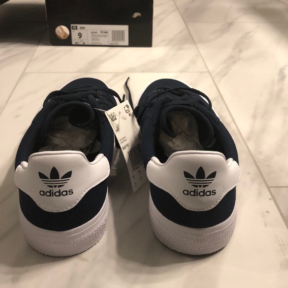 NWT Men’s Adidas 3MC Sneakers - Picture 5 of 10